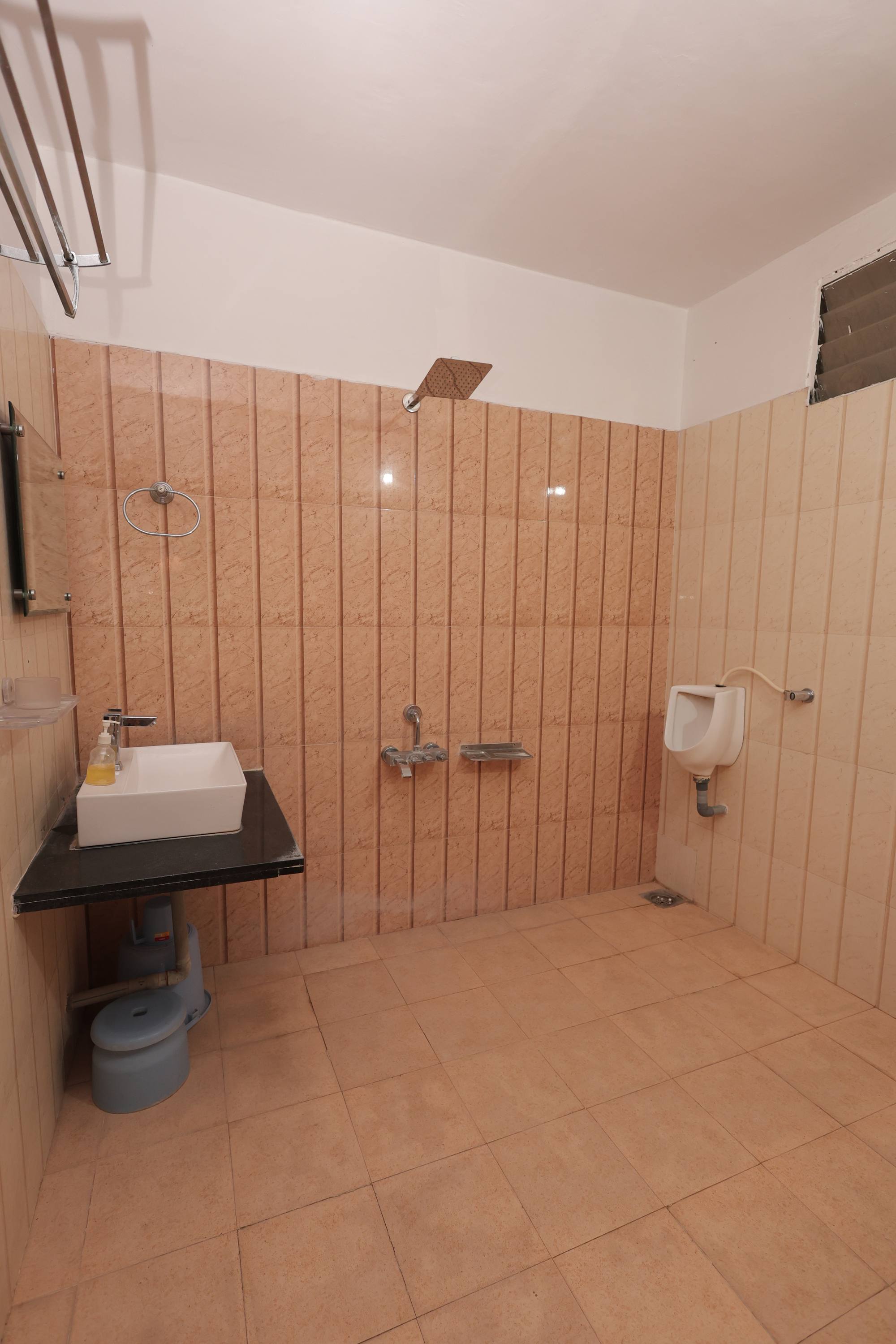 Royal Suite bathroom at Hotel Relax Inn, Banswara