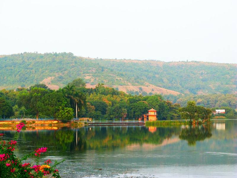 Kagdi Pick Up Weir near Banswara, with its gardens and water channels